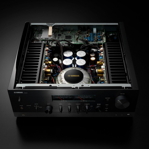 Yamaha R-N2000A Black