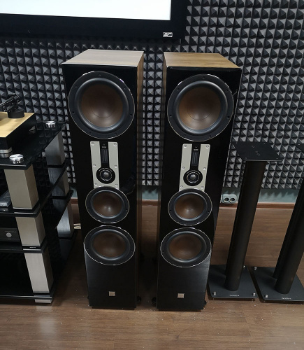 DALI Opticon 8 Walnut (demo)